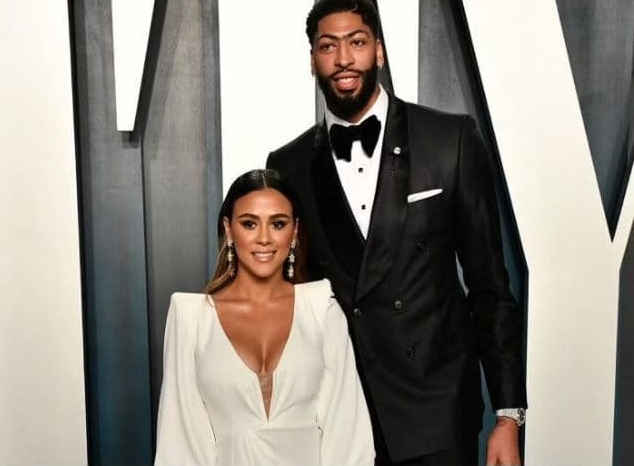 Who is the wife of Anthony Davis?  Does she have a baby?